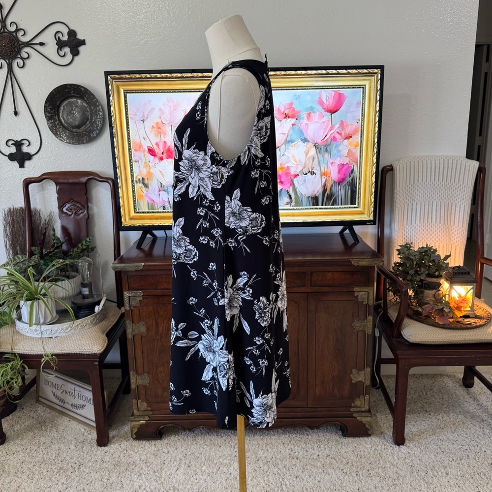 MSK Sleeveless Black Dress White Floral Silver Ringed Neckline Medium Like New - Picture 3 of 8